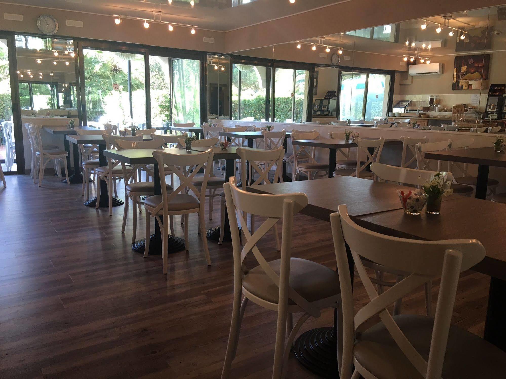 Hotel Bahia Villeneuve-Loubet Ngoại thất bức ảnh
