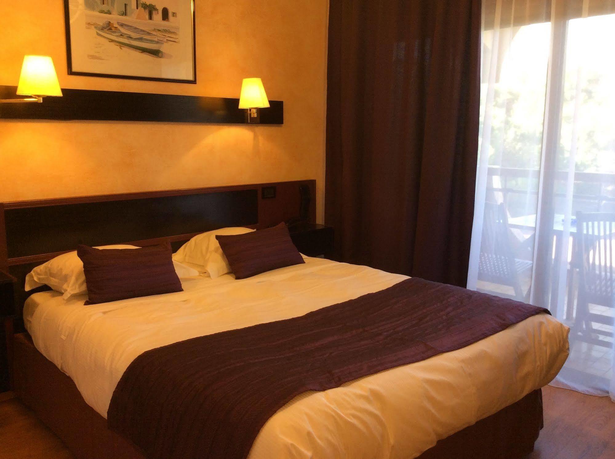 Hotel Bahia Villeneuve-Loubet Ngoại thất bức ảnh